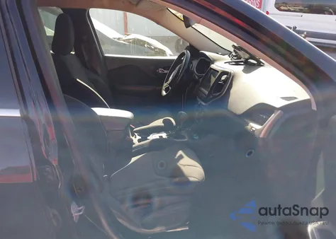 2015 Jeep Cherokee Latitude из США, поврежденный, VIN 1C4PJMCS2FW563783